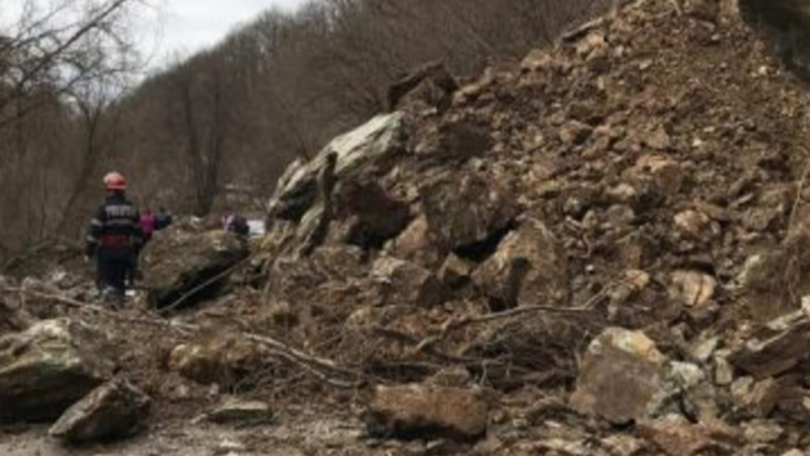 Alunecare de teren produsă astăzi în municipiul Râmnicu Vâlcea